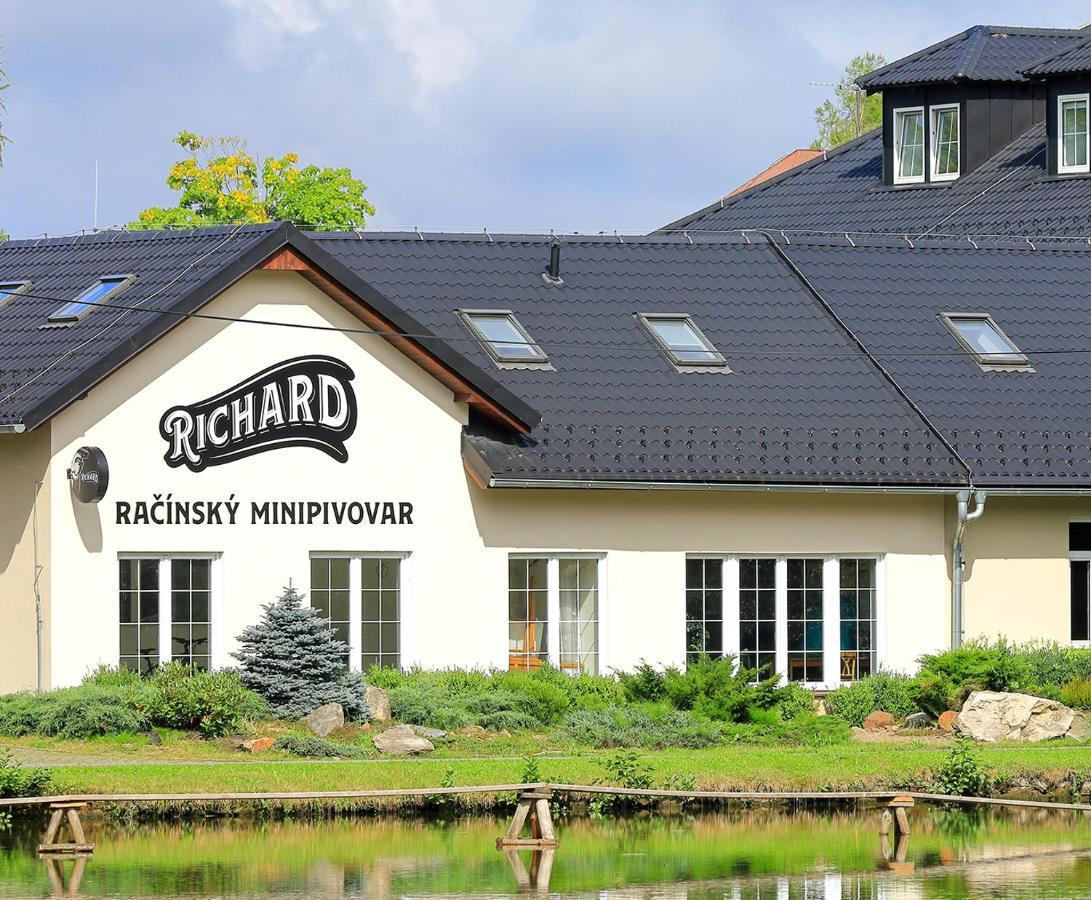 Hotel Leopold Racin Экстерьер фото
