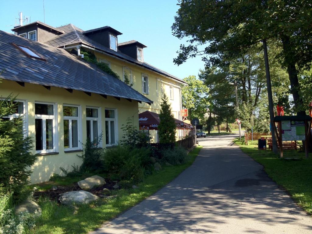 Hotel Leopold Racin Экстерьер фото